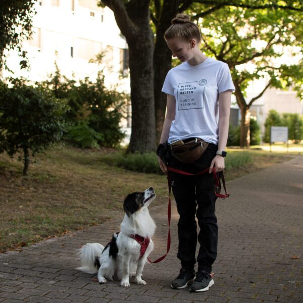 T-Shirt "Abstand halten" – Bild 3