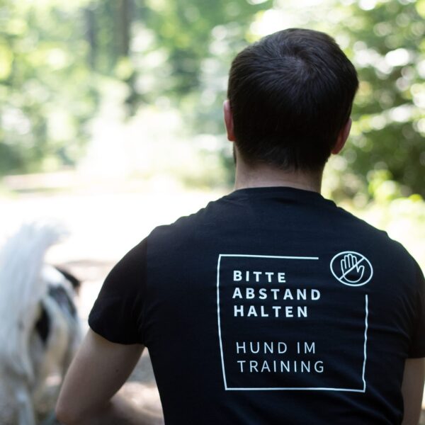 T-Shirt "Abstand halten" – Bild 4