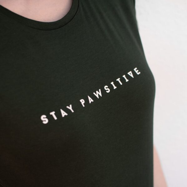 T-Shirt "Stay Pawsitive" – Bild 4
