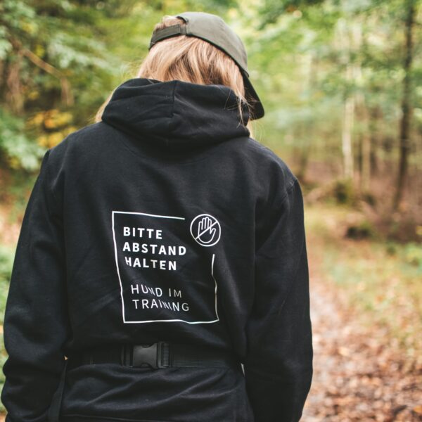 Hoodie "Bitte Abstand halten" - Hund im Training – Bild 3