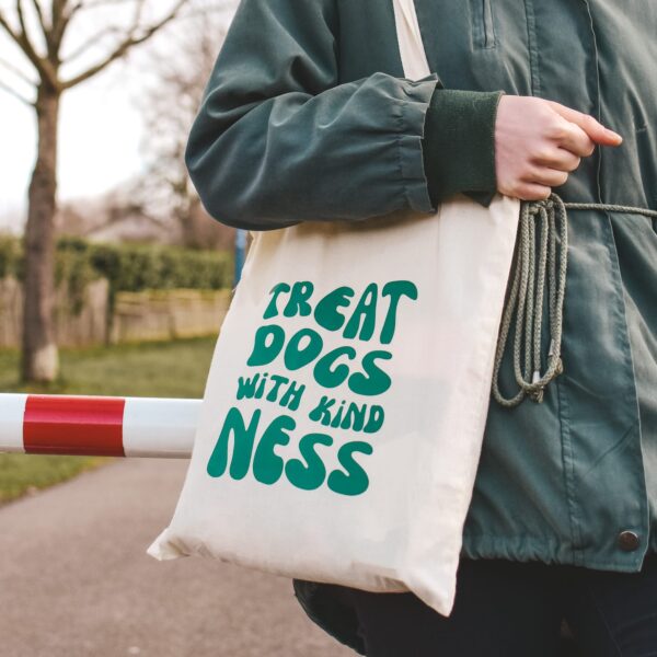 Stoffbeutel "Treat dogs with kindness" – Bild 3