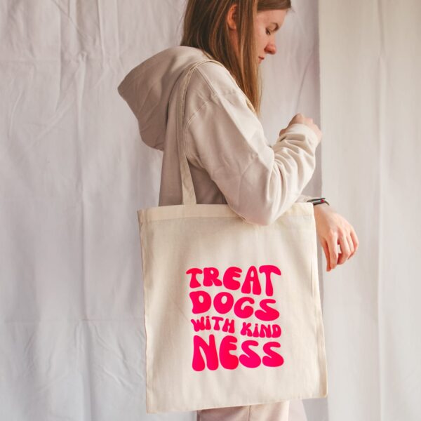 Stoffbeutel "Treat dogs with kindness" – Bild 2