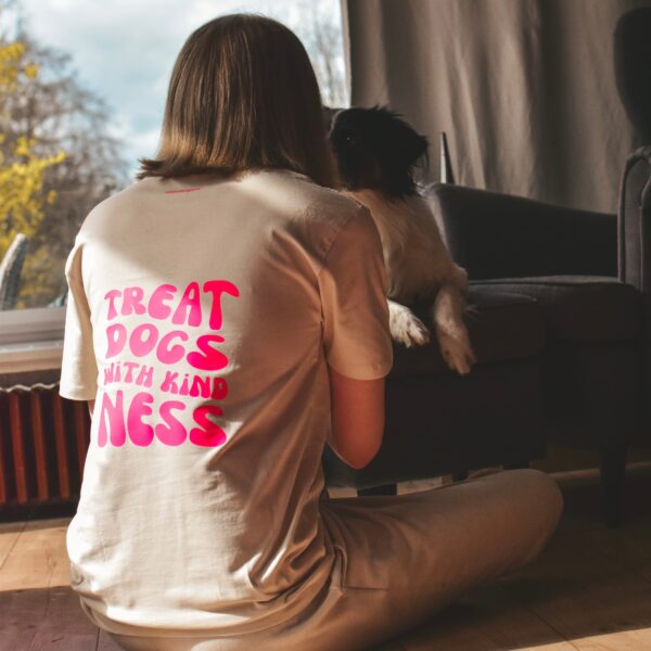 T-Shirt "Treat Dogs with Kindness"
