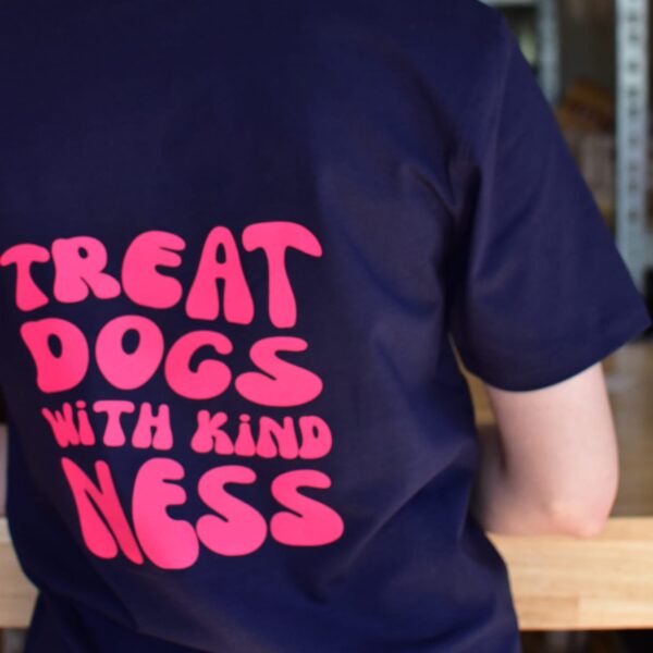 T-Shirt "Treat dogs" Dunkelblau S [Second Chance] – Bild 2