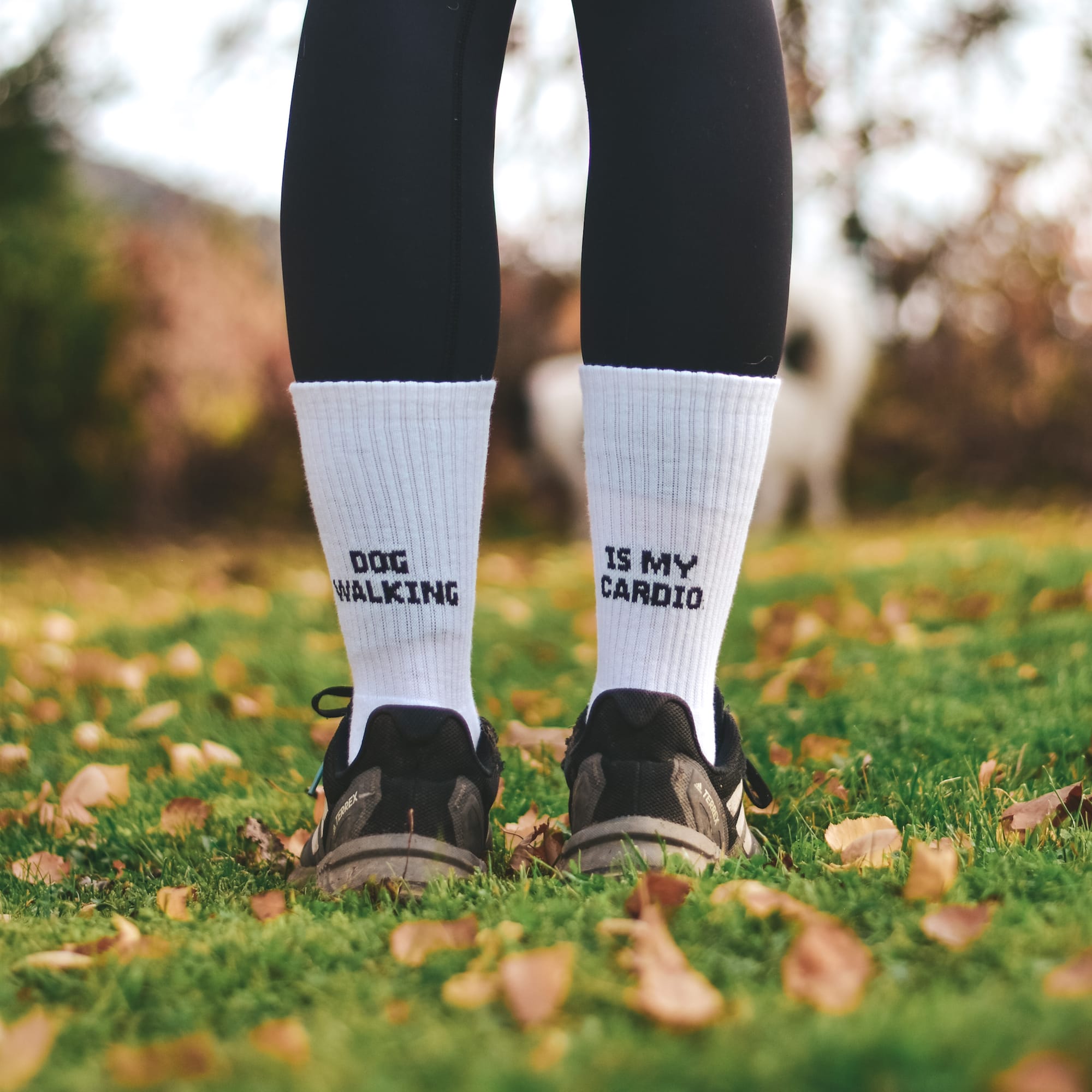 Socken "Dog walking is my cardio"