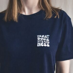 T-Shirt „Treat Dogs with Kindness“ [Second Chance]