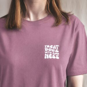 T-Shirt „Treat Dogs with Kindness“ Altrosa S [Second Chance]