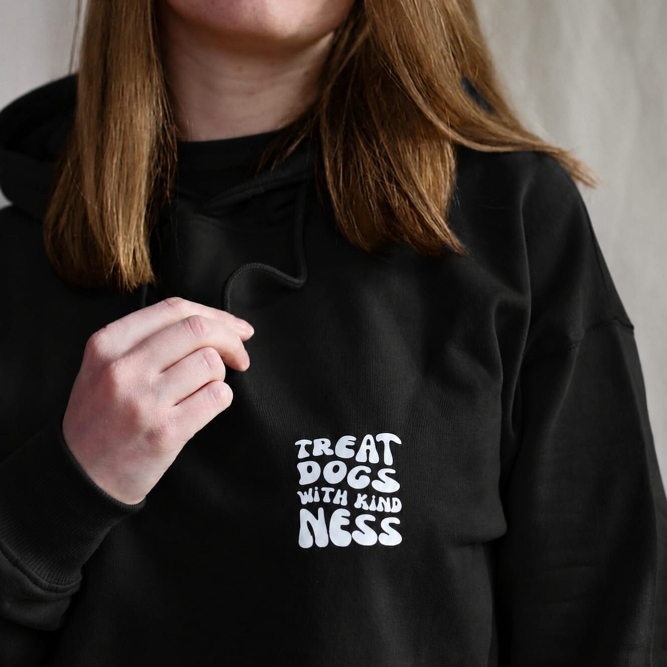 Hoodie "Treat dogs with kindness" Schwarz M (Second Chance)